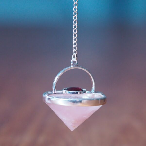 Pendule Pyramide Quartz rose et Grenat rouge n°2 Pièce unique