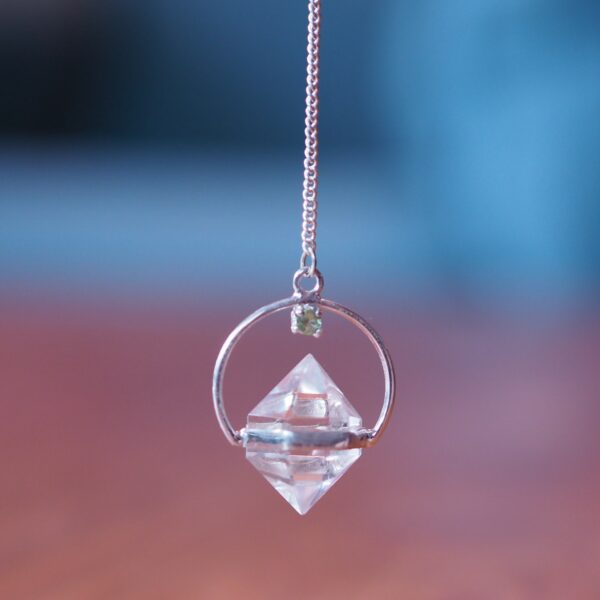Pendule Losange Cristal de Roche et Péridot n°2 Pièce unique