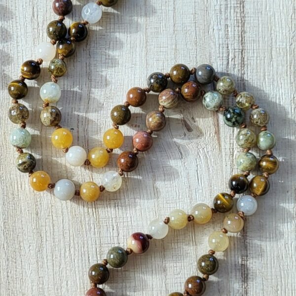 Mala en Pierre : Agathe - Jade multicolore - Grenat vert - Oeil de tigre- Jaspe Rouge - Jaspe Calcédoine - Modèle Unique – Image 3